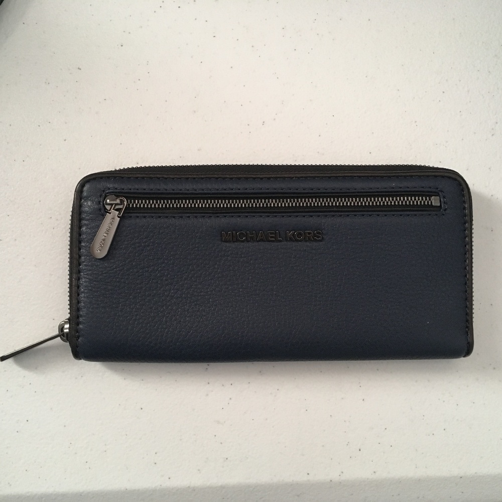 ENDING APR 16!!MK navy leather continental wallet